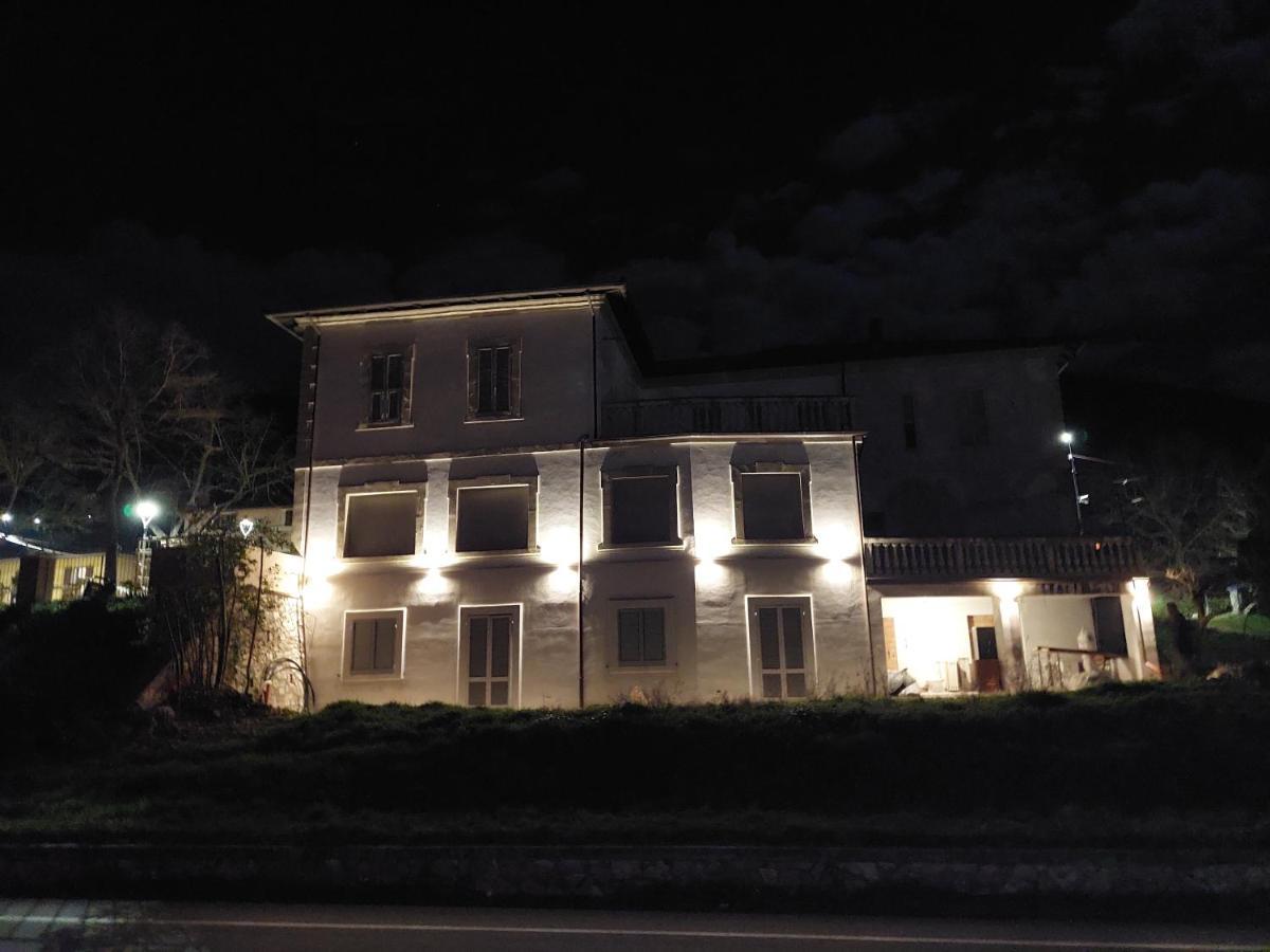 La Casa Del Mago Camere E Appartamenti Pissignano エクステリア 写真